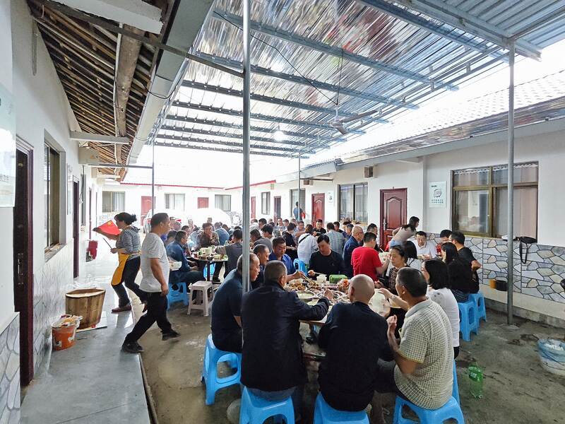 中秋國慶雙節(jié)至，四川博水環(huán)保 團隊暖心關懷眉山工業(yè)園區(qū)污水處理廠項目全體員工